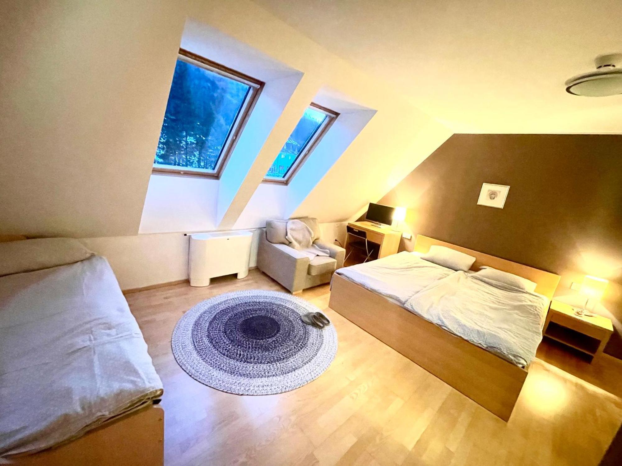 Duplex Delight 18 Mari Pekre